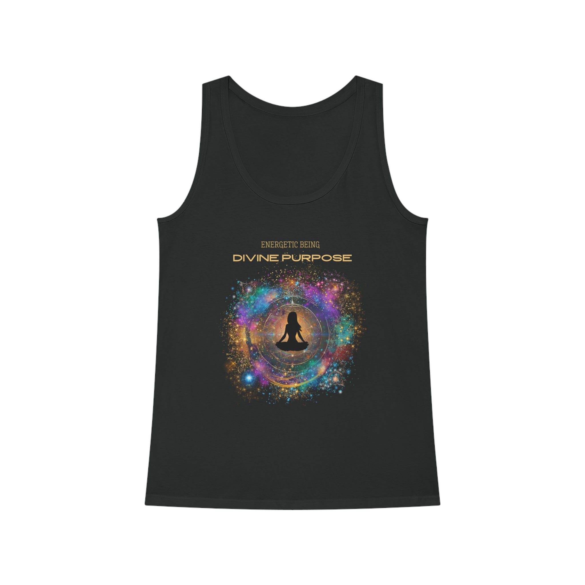 Schwarzes, lässiges Tank Top aus Bio-Baumwolle mit buntem Aufdruck vorn in der Mitte. Kosmische Elementen, wie farbige Galaxien, Sterne und bunte Lichter, welche sich in einer runden Struktur um ein zentrales strahlendes Licht anordnen, veredeln dieses Design. Über dem Bild steht das Statement "Energetic Being - Divine Purpose" in gelbem Schriftzug.
